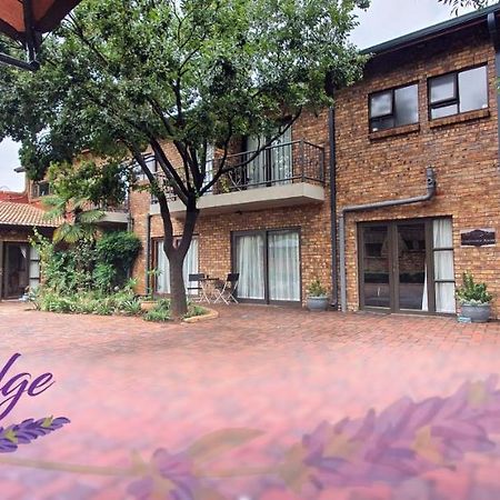 Aero Lodge Guest House มิดเดิลเบิร์ก ภายนอก รูปภาพ